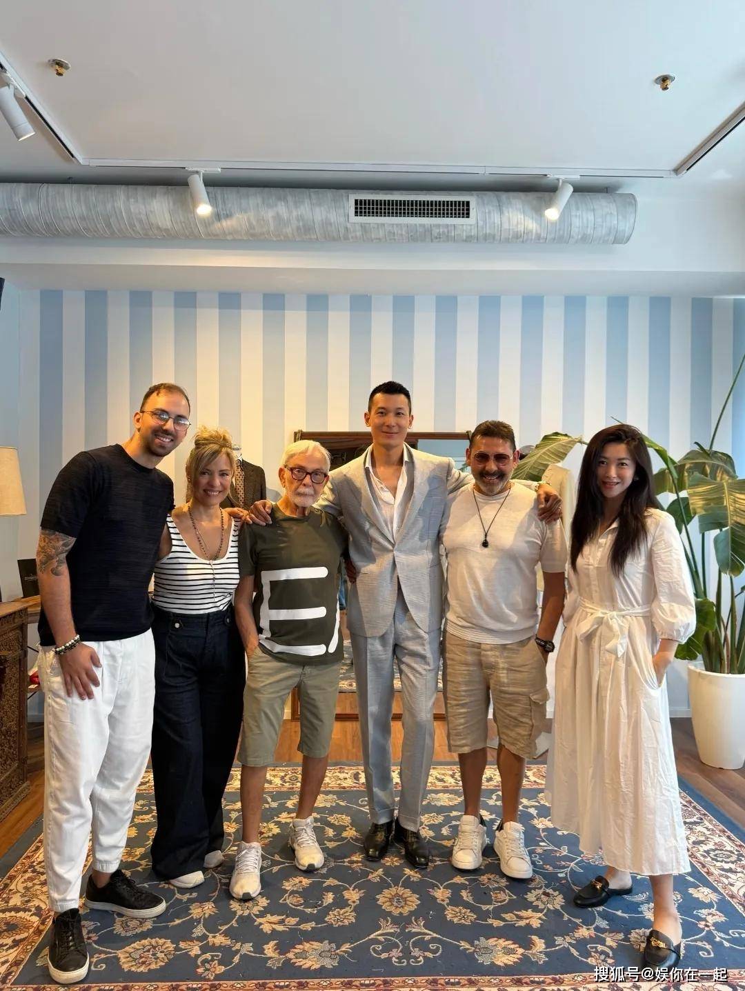 大利女儿珠宝好乖巧男方做高端西服生意开元棋牌网站40岁朱珠陪老公出差意(图3)