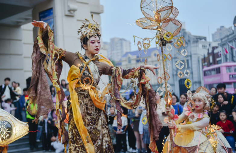 半岛乐园湖边戏剧节圆满落幕!开元棋牌首届海合安苏州阳澄(图5) 半岛乐园湖边戏剧节圆满落幕!开元棋牌首届海合安苏州阳澄(图5)